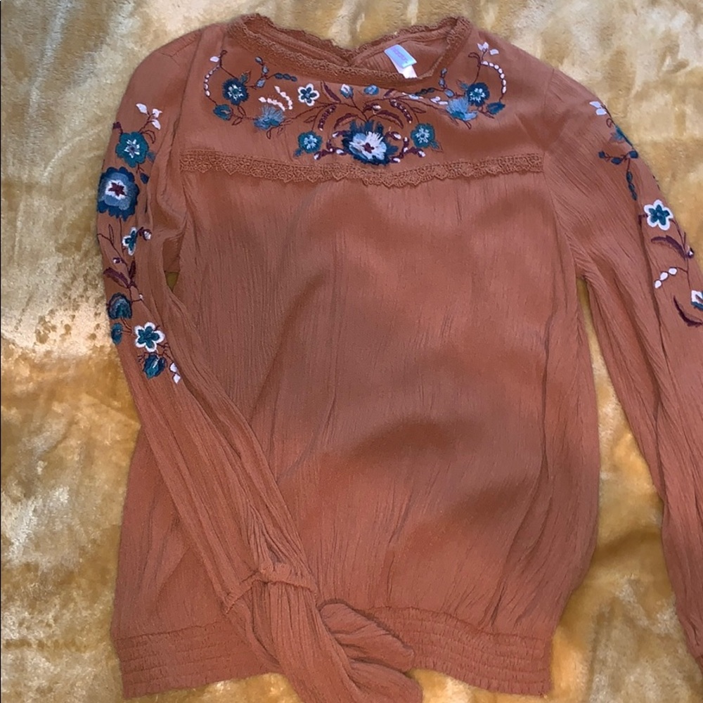 Xhilaration flower embroidered blouse